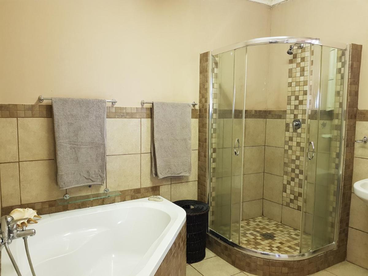 Numbi Hills Self-Catering Villa Хейзивю Екстериор снимка